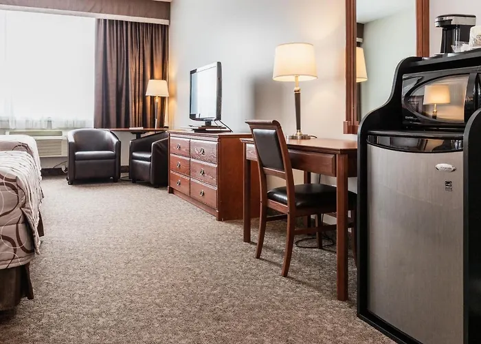 Adam\'S Airport Inn